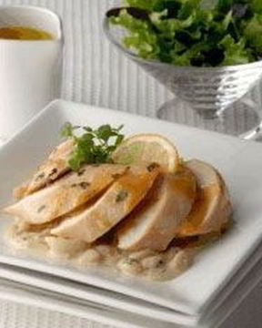 Куриная грудка с белой фасолью и соусом велюте