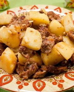 Куриные желудки, тушенные с картошкой