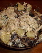 Курица с грибами и ананасами