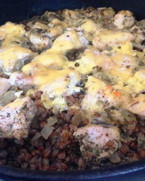 Курица запеченая с гречкой