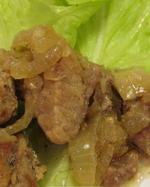 Свинина кусочками на сковороде