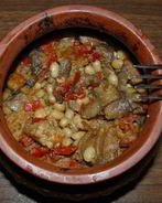 Свинина с фасолью в горшочках