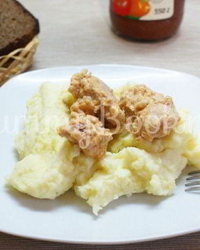 Свинина тушеная в сметанно-томатном соусе в мультиварке