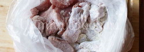 свинина тушеная в сметанно-томатном соусе в мультиварке. Шаг 4