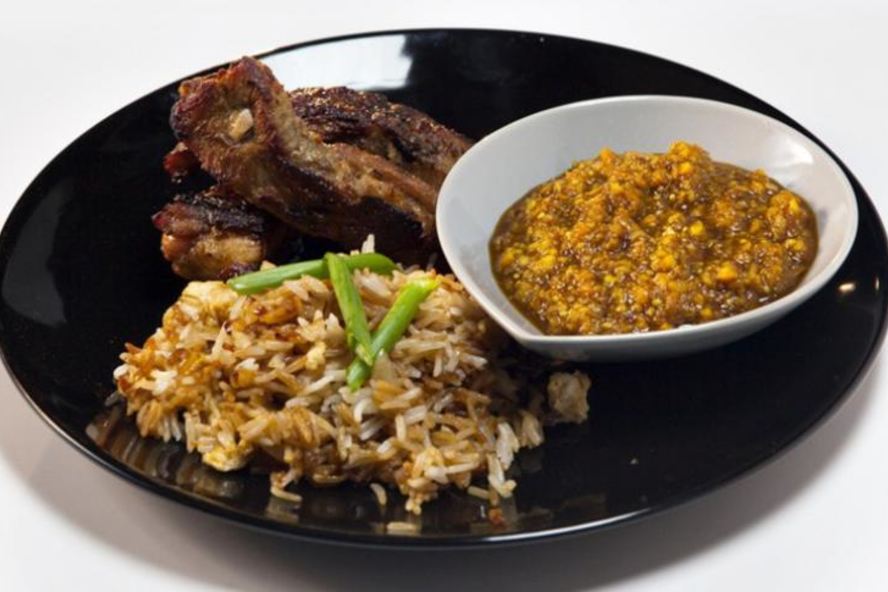 Рецепт свиные ребрышки с жареным рисом и апельсиново-горчичным соусом