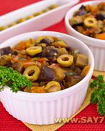 Баклажаны, тушенные с оливками и помидорами