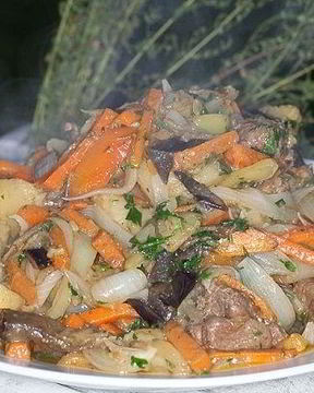 Баклажаны в казане с мясом