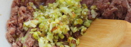 фаршированный порей в сливочном соусе, запеченный под сыром джюгас. Шаг 4