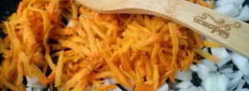 кабачки тушенные с морковью и луком. Шаг 2