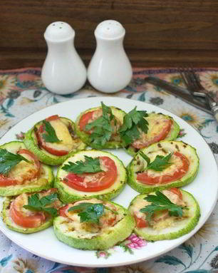 Кабачки в духовке с помидорами и сыром