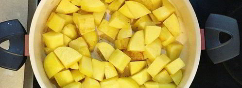 картошка с тушенкой. Шаг 2