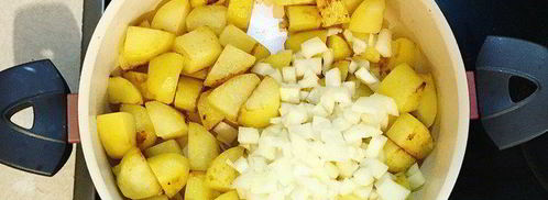 картошка с тушенкой. Шаг 4