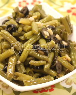 Стручковая фасоль с маслинами