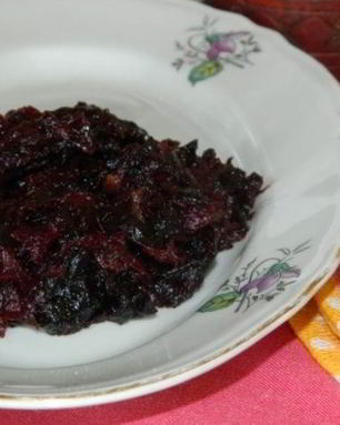 Свекла тушеная с черносливом