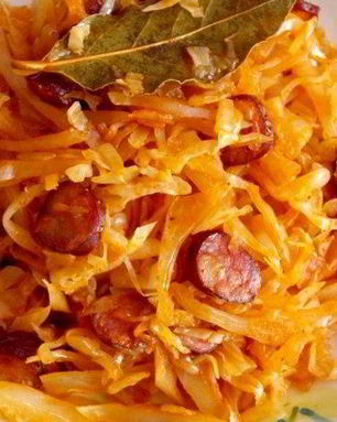 Тушеная капуста с колбасками