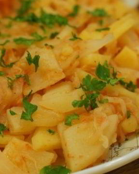 Тушеная кислая капуста с картошкой