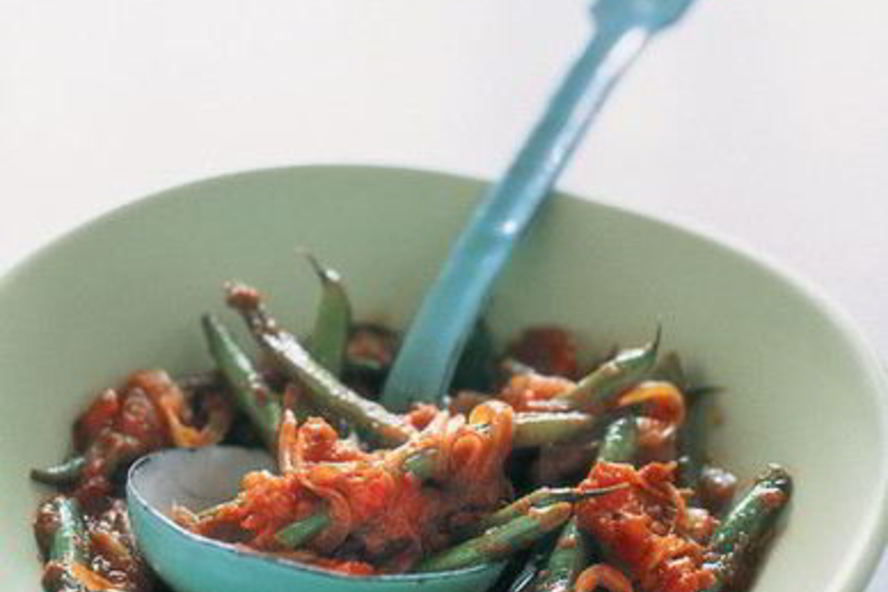 Рецепт зеленая фасоль с помидорами и чесноком