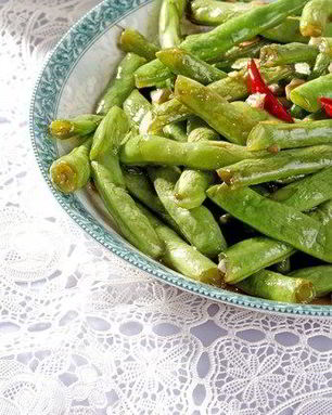 Зеленая фасоль в пряном арахисовом соусе