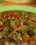 Говяжья печень по-домашнему с луком и перцем