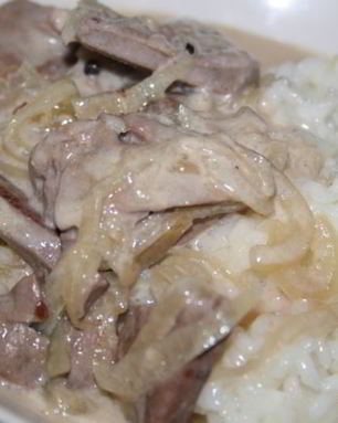 Индюшиная печень в сметанно-луковом соусе