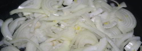 индюшиная печень в сметанно-луковом соусе. Шаг 4