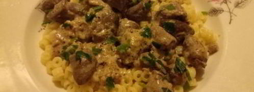 куриная печень с сердечками в сметанном соусе. Шаг 6