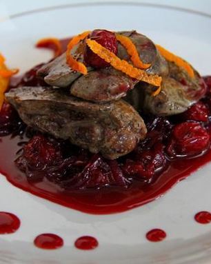 Куриная печень с вишневым соусом