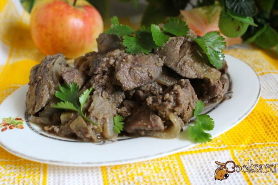 Рецепт куриная печень с яблоками и луком