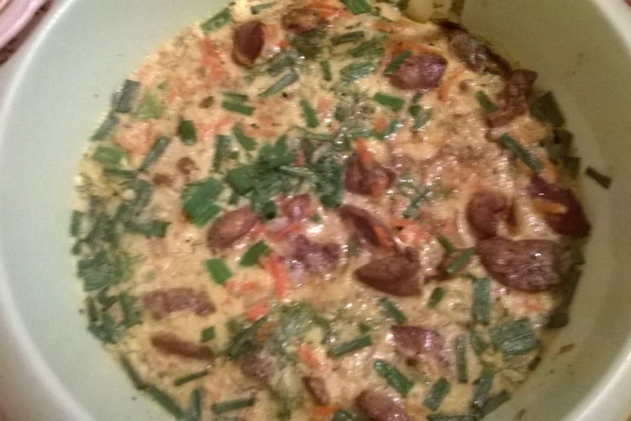 Рецепт куриная печень с яйцами, овощами и горчицей, запеченная в микроволновке