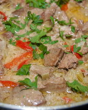 Куриная печень, тушенная с болгарским перцем