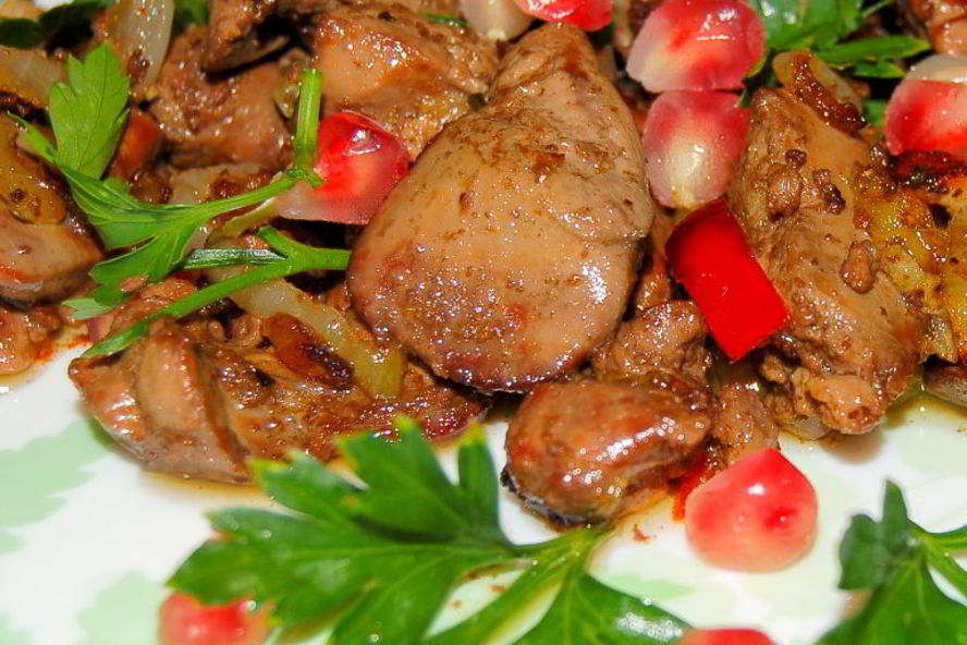 Рецепт куриная печень , тушенная в красном вине с гранатами