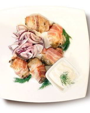 Куриная печень в беконе