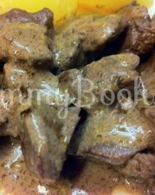 Куриная печень в портвейне и сметане