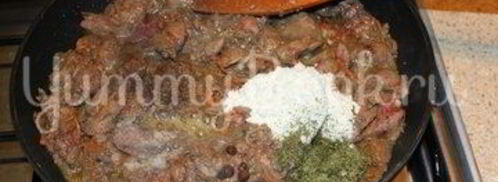 куриная печень в сливочном соусе с карри. Шаг 8