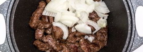 печень говяжья, тушенная в томатно-соевом соусе. Шаг 7