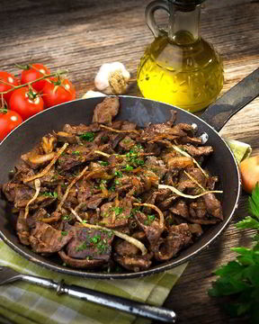 Печень говяжья, жаренная с луком