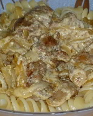 Печень куриная, жаренная со сметаной