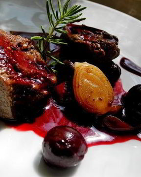 Печень с вишней и розмарином