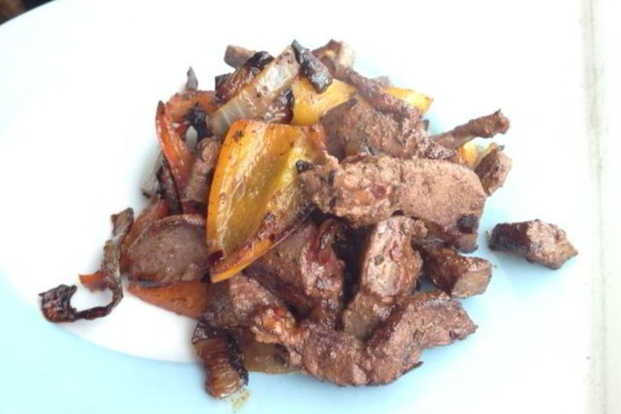 Рецепт печень со сладким перцем и беконом