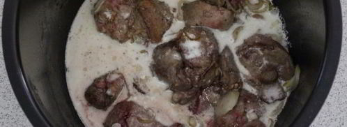 печень тушеная в сметане в мультиварке. Шаг 7