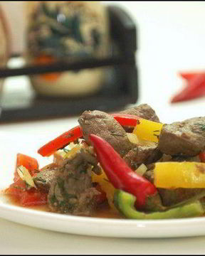 Тушеная печень с овощами