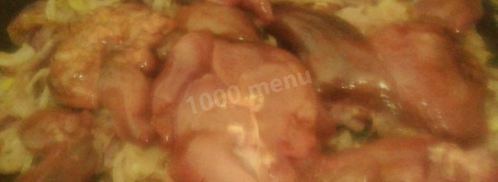 жареная капуста с куриной печенью. Шаг 3