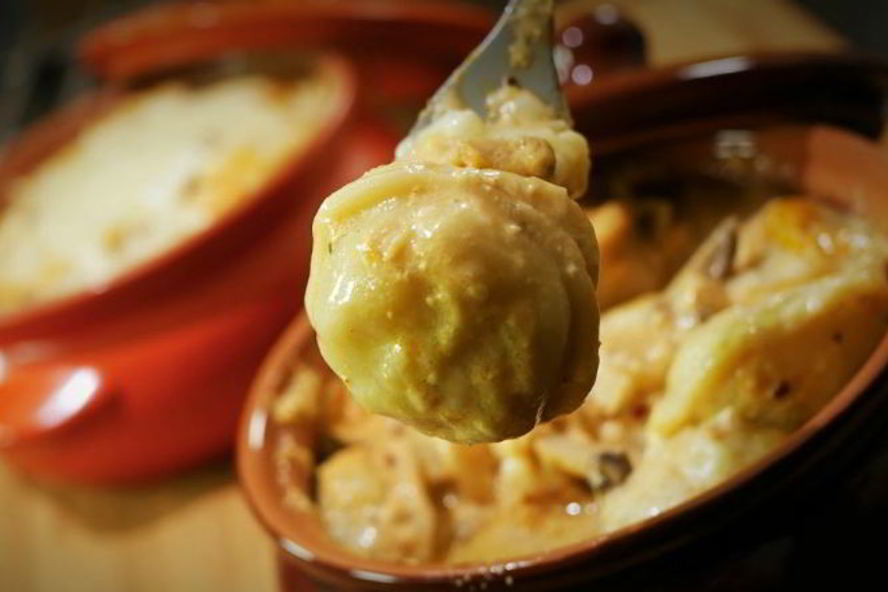 Рецепт пельмени с грибами в горшочках