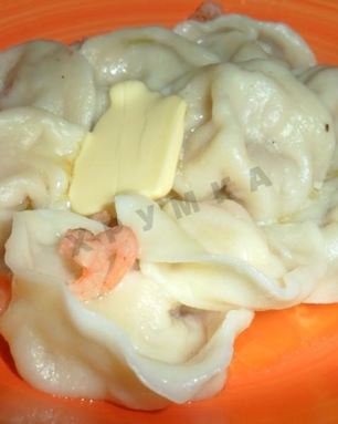 Пельмени с креветками и сыром
