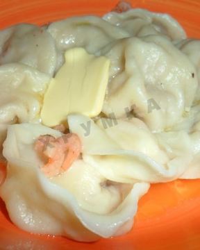 Пельмени с креветками и сыром