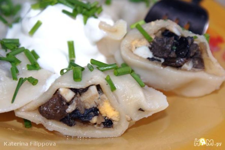 Рецепт пельмени с сухими грибами и яйцом