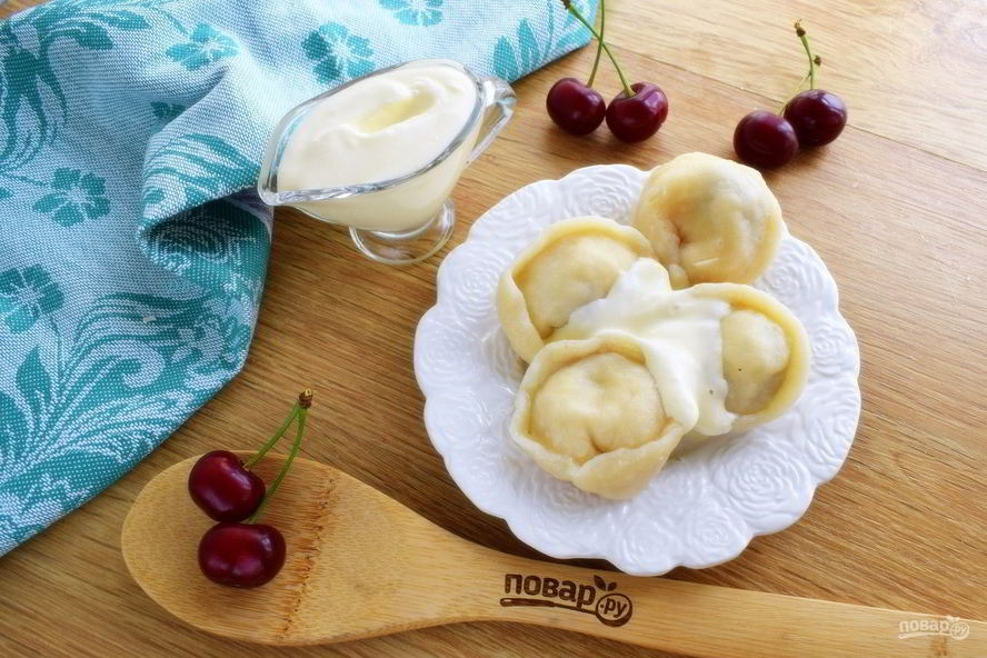 Рецепт пельмени с вишней и творогом