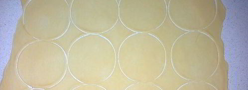 пельмени-ушки из морковного теста. Шаг 9