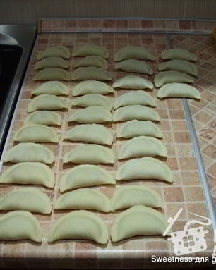 Универсальное тесто для вареников, пельменей, поз, чебуреков