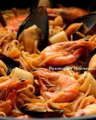 Паэлья с пастой и морепродуктами Фидеуа